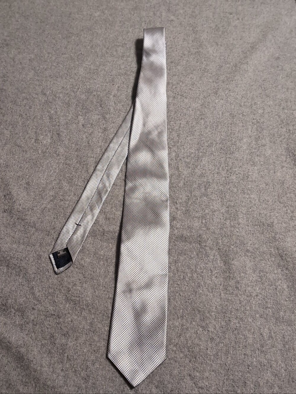 SAKS FIFTH AVENUE Patterned %100 Silk Tie silver